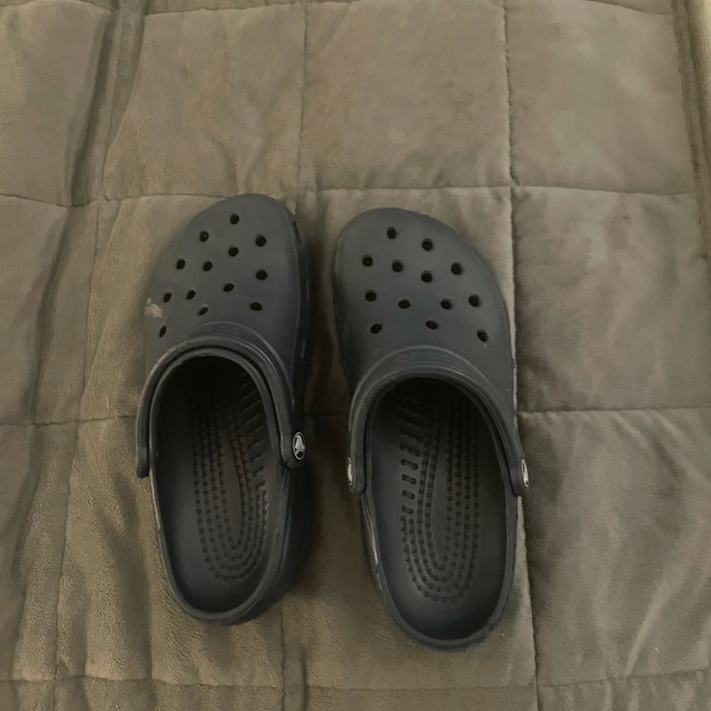 navy crocs size 7